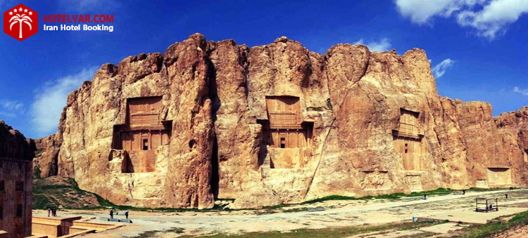 پاسارگاد در نزدیکی نقش رستم و نقش رجب
