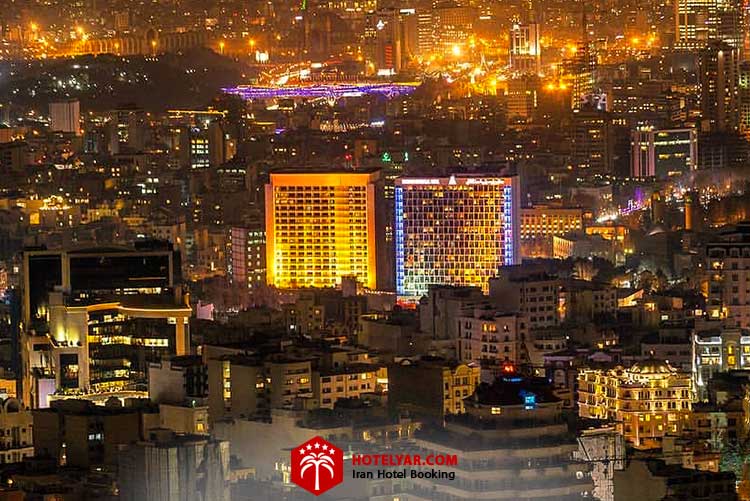 تصویر هتل استقلال تهران در شب