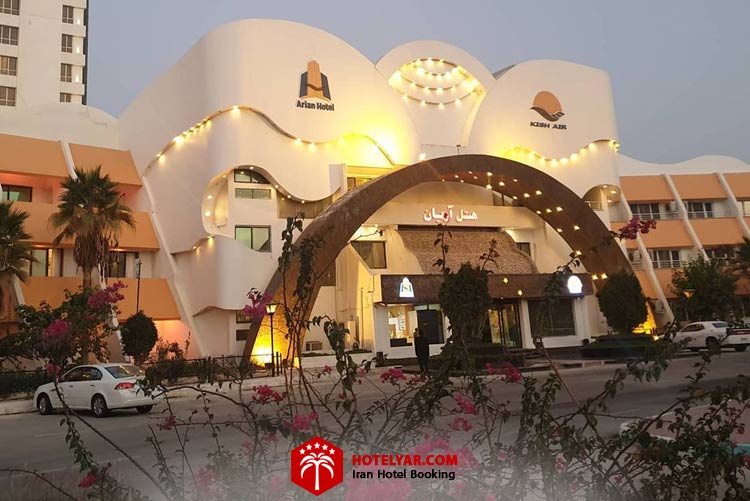 ساختمان هتل 4 ستاره آریان در شب