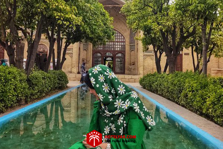 برگزاری نمایشگاه در روز شیراز